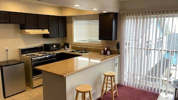 Suite, 1 King Bed | Private kitchen | Mini-fridge, microwave, coffee/tea maker