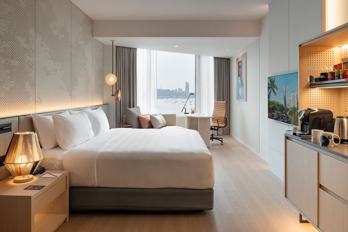 rock royalty sea view - newly renovated | 1 bedroom, minibar, in-room safe, iron/ironing board