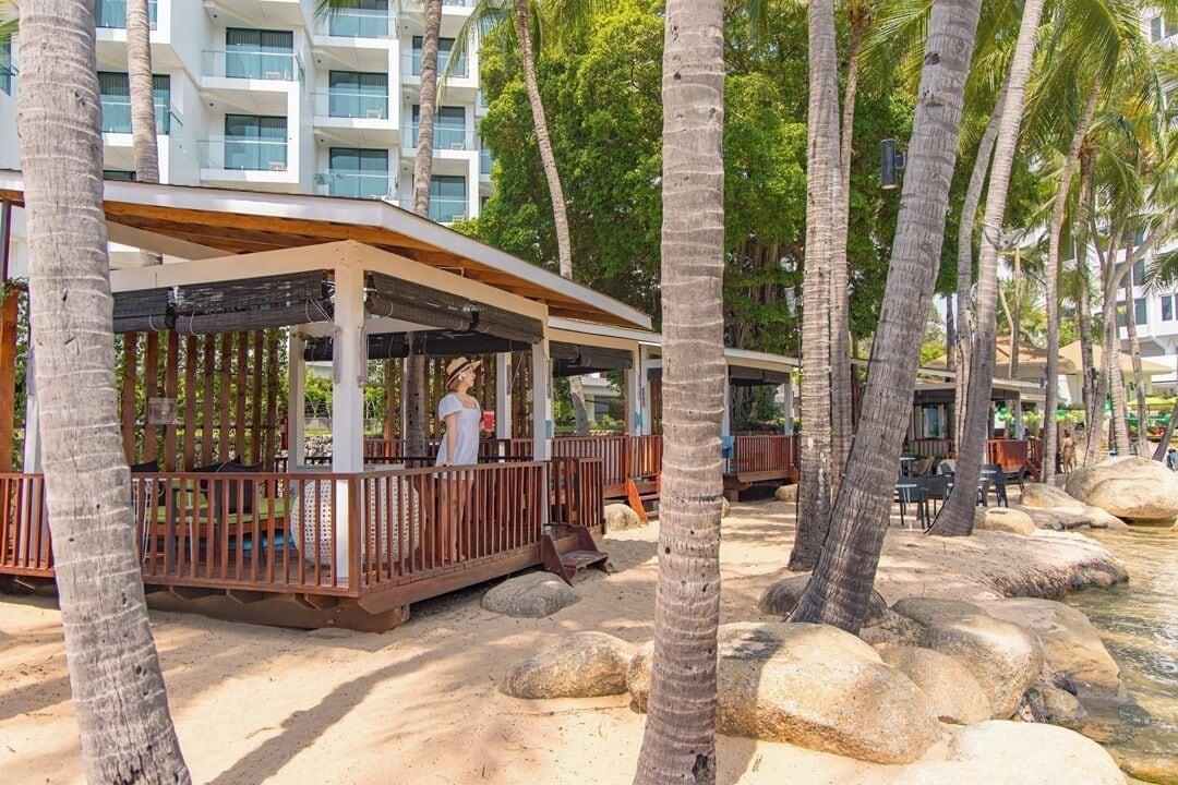 Outdoor pool, cabanas (surcharge), pool umbrellas