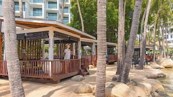 Outdoor pool, cabanas (surcharge), pool umbrellas