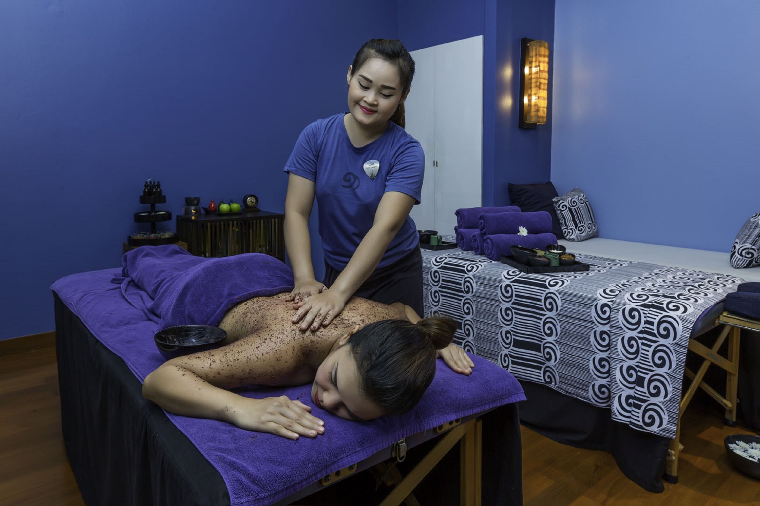 body treatments, aromatherapy, body scrubs, facials, 4 treatment rooms