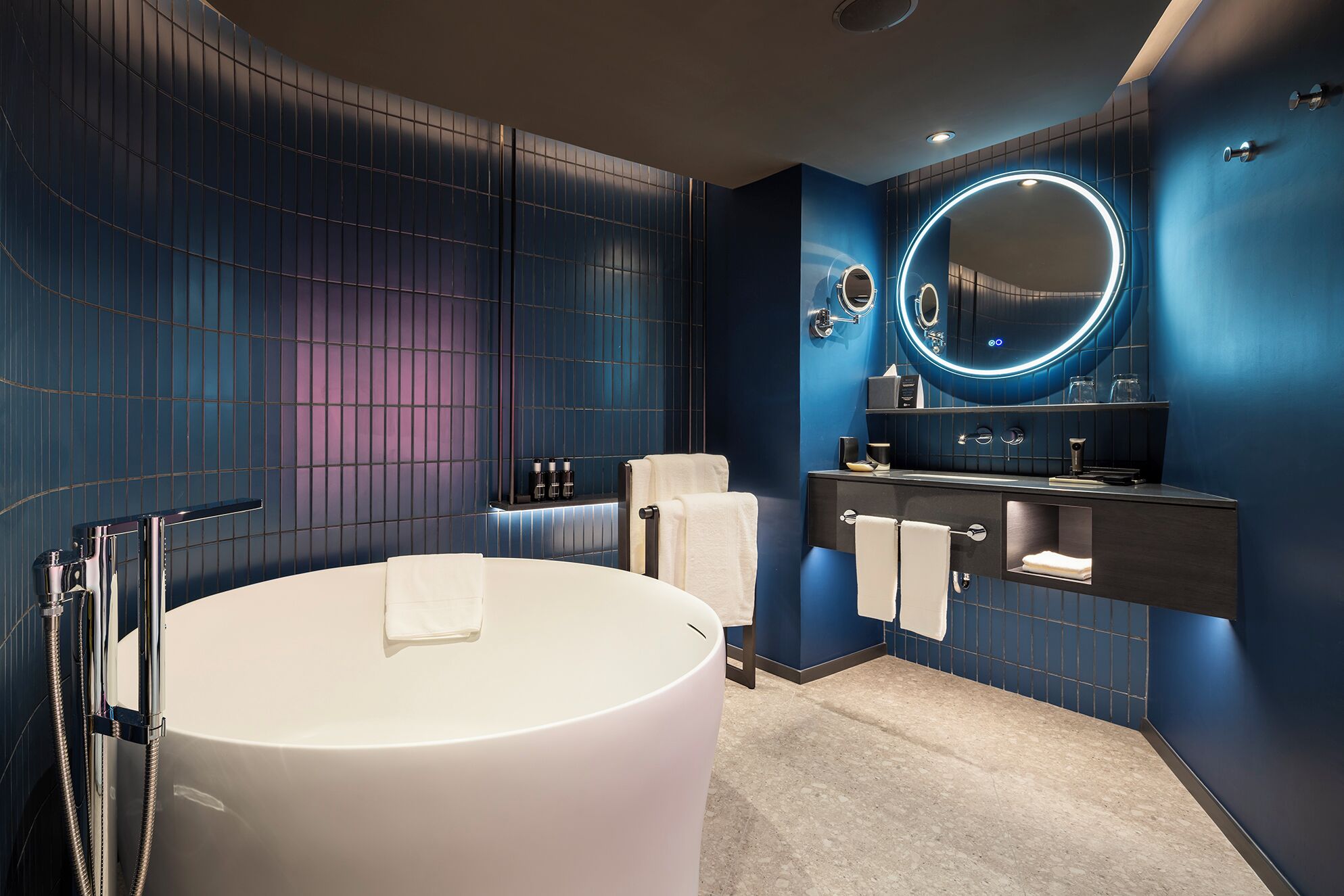 silver suite family with sea view - newly renovated | bathroom | free toiletries, hair dryer, bathrobes, slippers