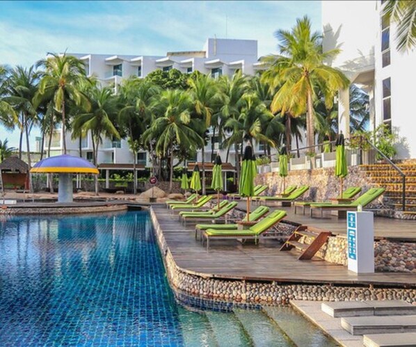 Outdoor pool, pool cabanas (surcharge), pool umbrellas