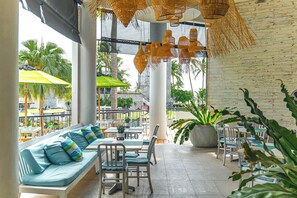4 restaurants; breakfast, lunch and dinner served  - Hard Rock Hotel Pattaya (Pattaya)