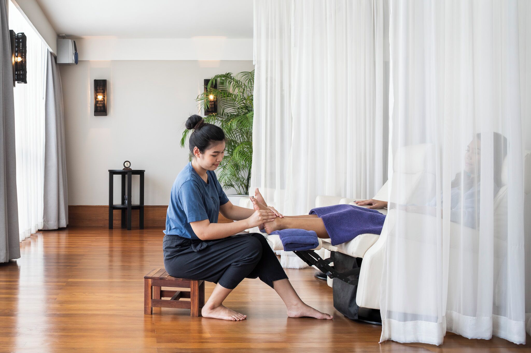 Body treatments, aromatherapy, body scrubs, facials, 4 treatment rooms