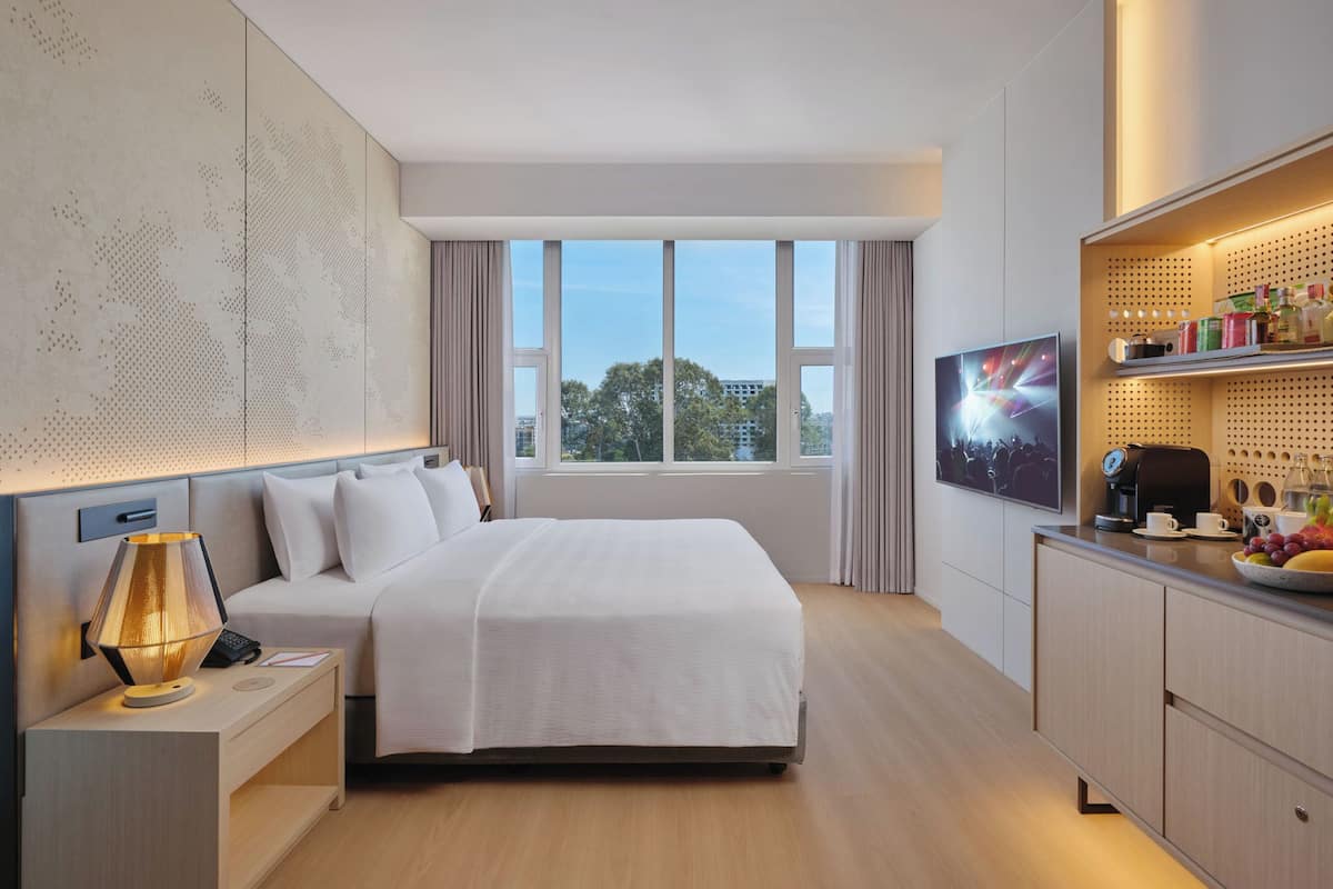 Rock Royalty City View - Newly Renovated | Minibar, in-room safe, iron/ironing board, free WiFi