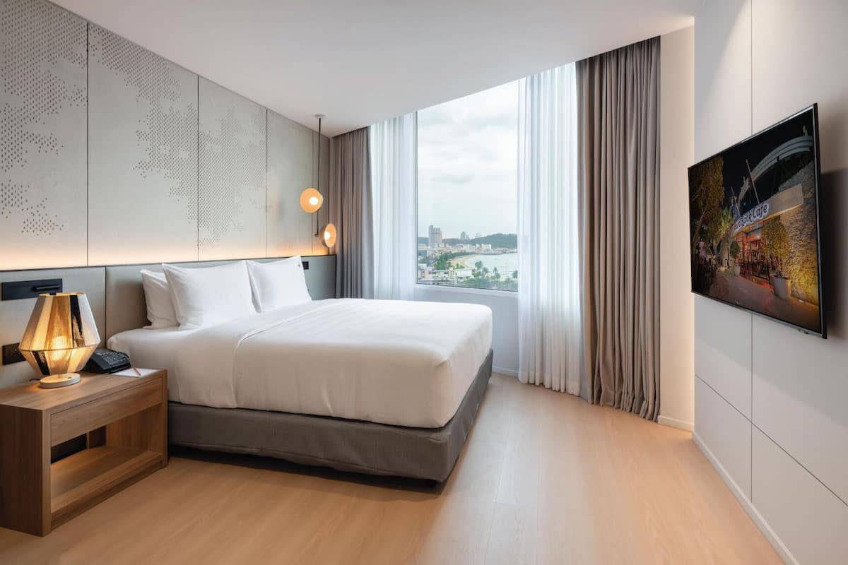 Gold Suite - Newly Renovated | 1 Schlafzimmer, Minibar, Zimmersafe, Bügeleisen/Bügelbrett