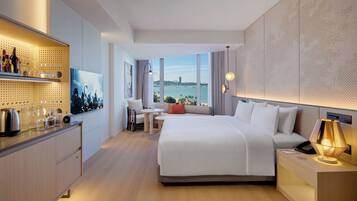 Deluxe Sea View | Minibar, in-room safe, iron/ironing board (on request), WiFi (free)