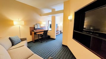 Executive Suite, 1 King Bed with Sofa bed, Non Smoking | In-room safe, desk, iron/ironing board, free rollaway beds