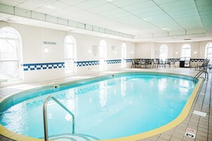 Una piscina cubierta