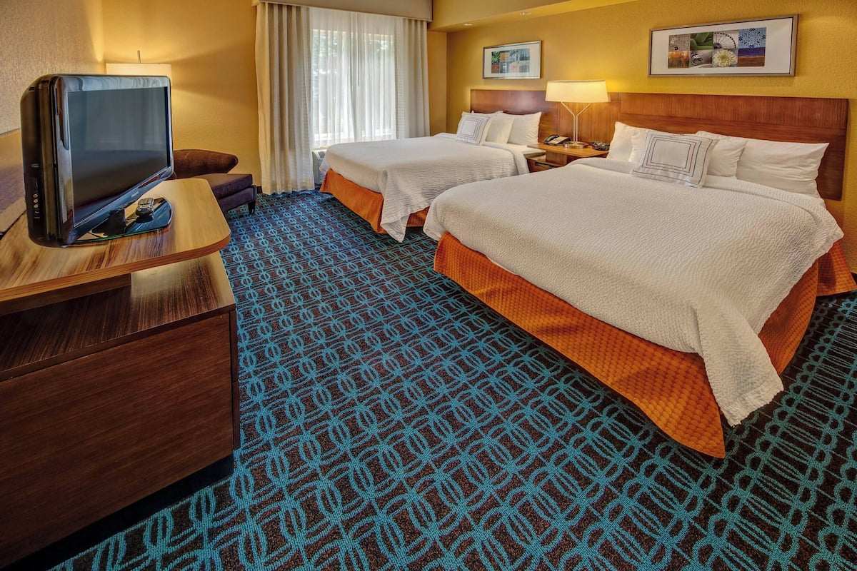 Suite, Multiple Beds | In-room safe, desk, iron/ironing board, free rollaway beds