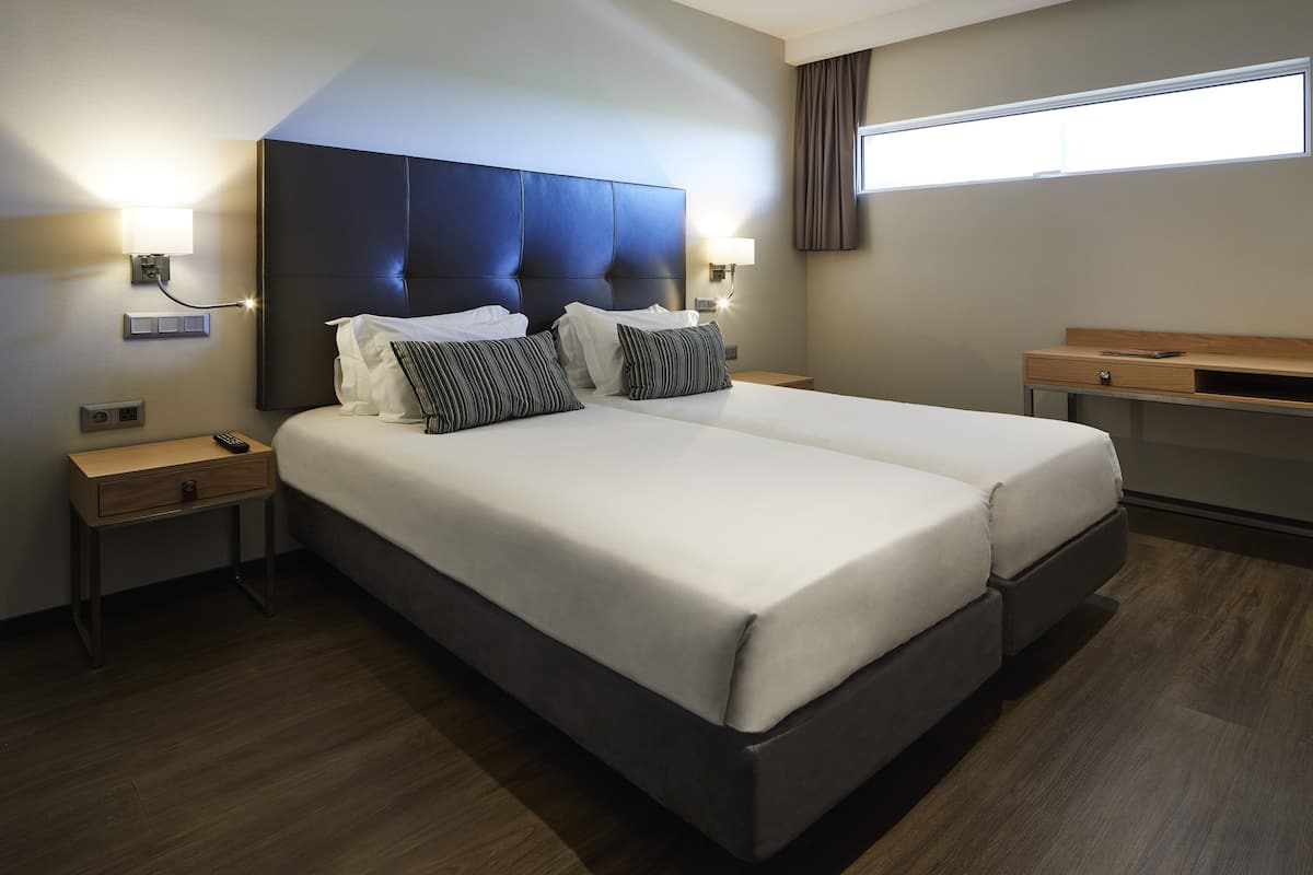 Minibar, in-room safe, soundproofing, WiFi (free)