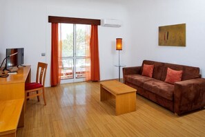 Minibar, in-room safe, soundproofing, free WiFi - Alcazar Hotel & SPA (Vila Real Santo Antonio)