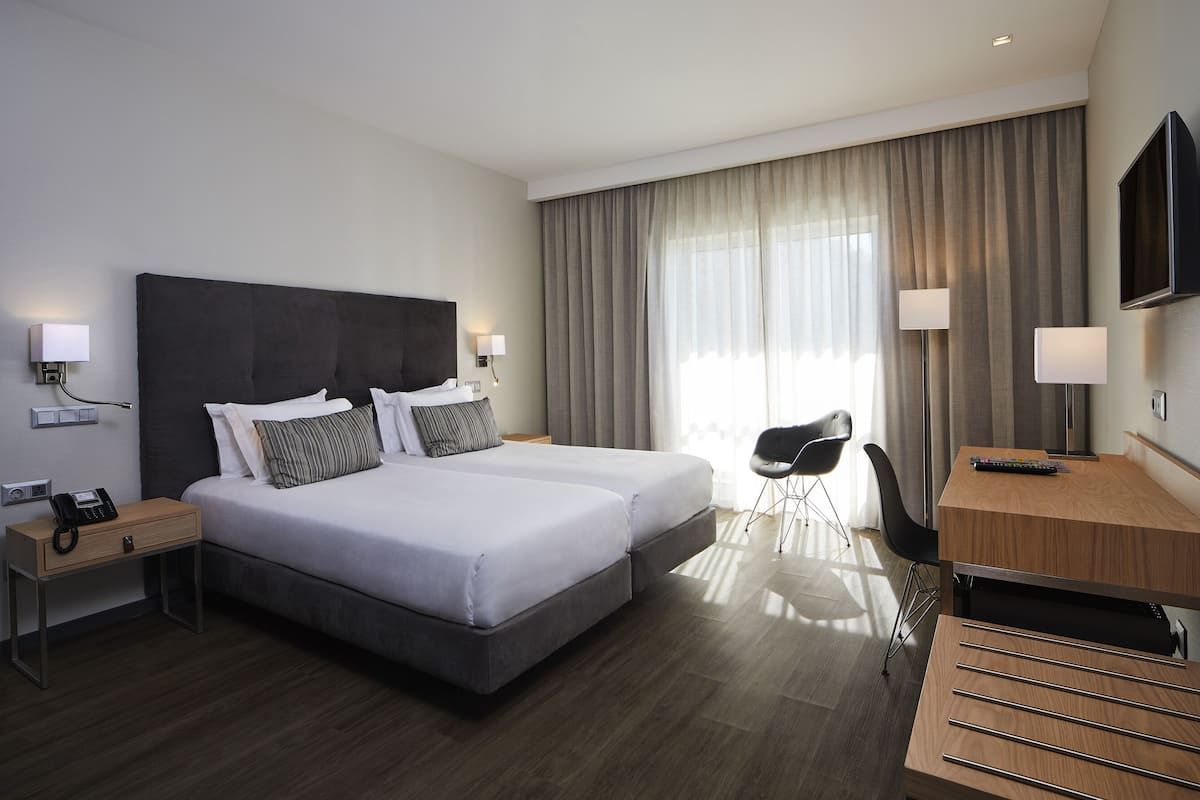 Minibar, in-room safe, soundproofing, WiFi (free)
