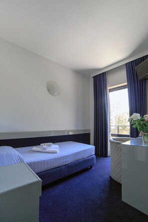 Down duvets, desk, free WiFi, bed sheets