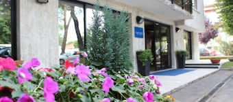 Club Hotel