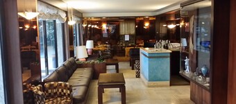 Club Hotel