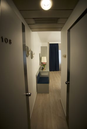 Single Room | Down comforters, desk, free WiFi, bed sheets