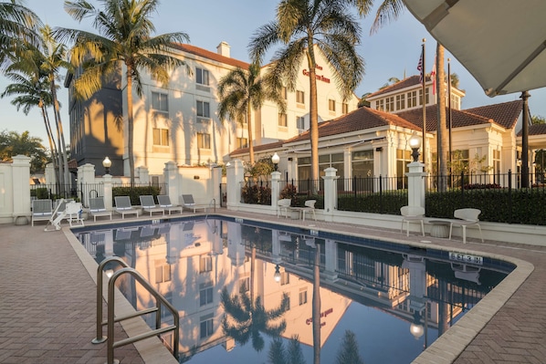 Outdoor pool, pool loungers