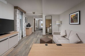 Junior Suite, 1 King Bed, Non Smoking | Living area | 36-inch LCD TV with cable channels, TV - Hilton Garden Inn Chattanooga Downtown (Chattanooga)