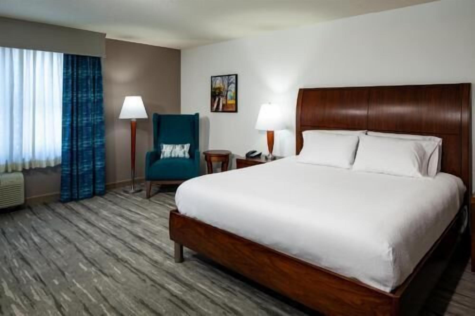 Premium bedding, down comforters, in-room safe, desk