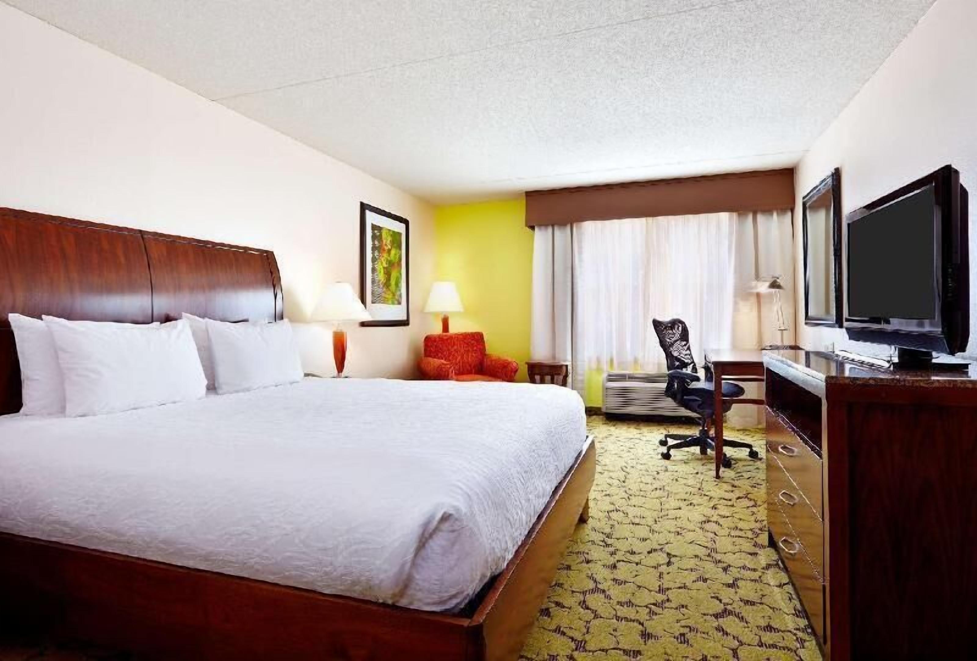 Premium bedding, down comforters, in-room safe, desk