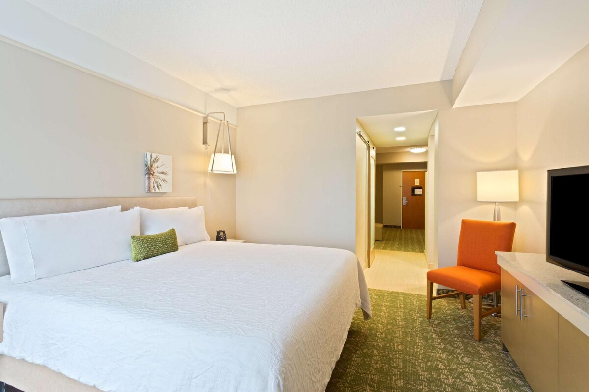Pillowtop beds, desk, soundproofing, iron/ironing board