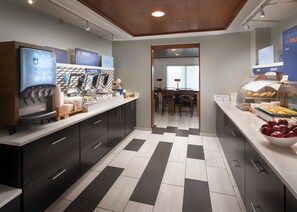 Free buffet breakfast - Holiday Inn Express & Suites Olive Branch by IHG (Olive Branch)