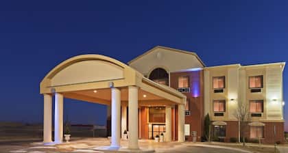 Holiday Inn Express & Suites Plainview by IHG