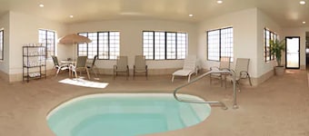 Holiday Inn Express & Suites Plainview by IHG