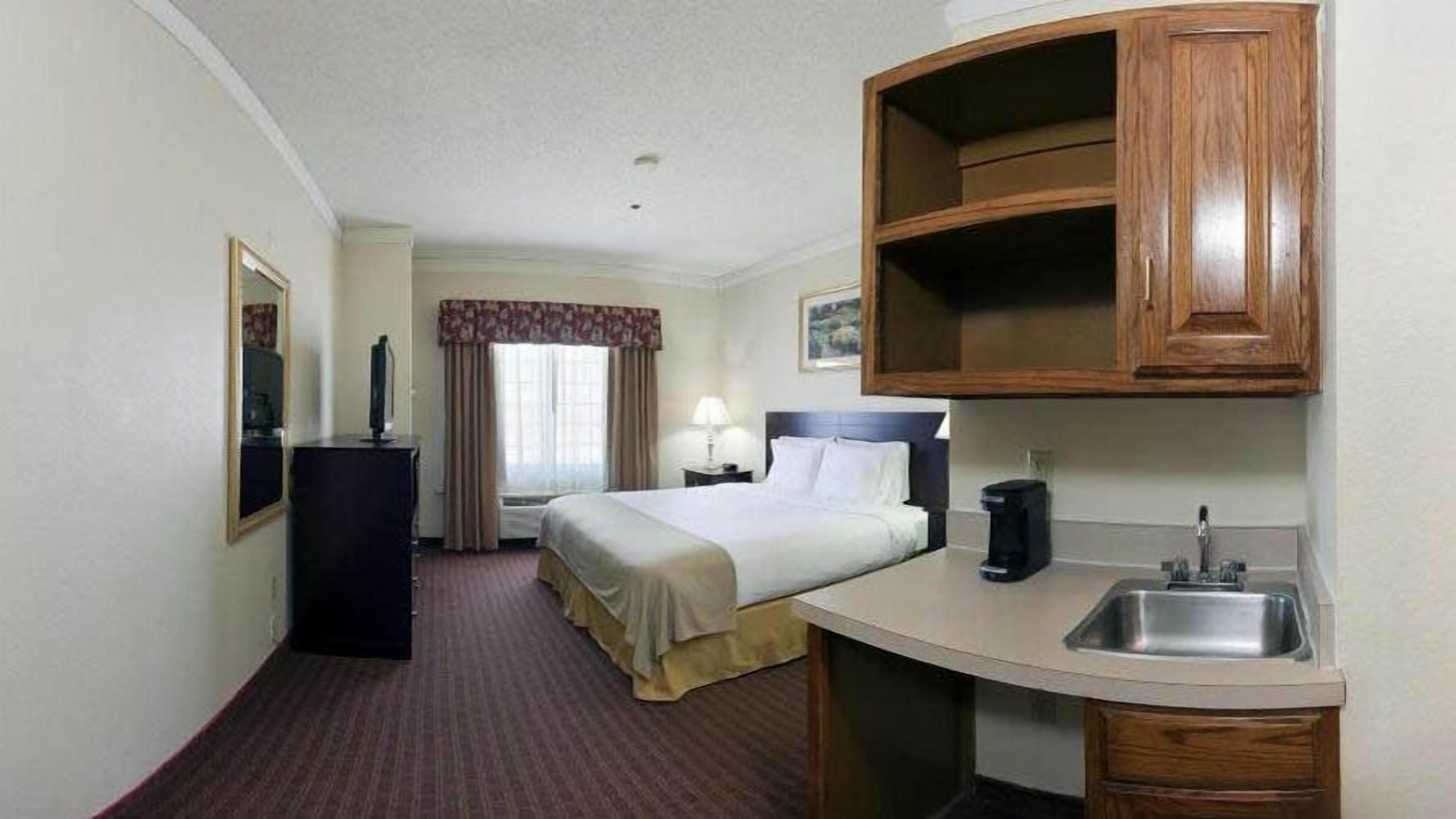 in-room safe, desk, iron/ironing board, cots/infant beds