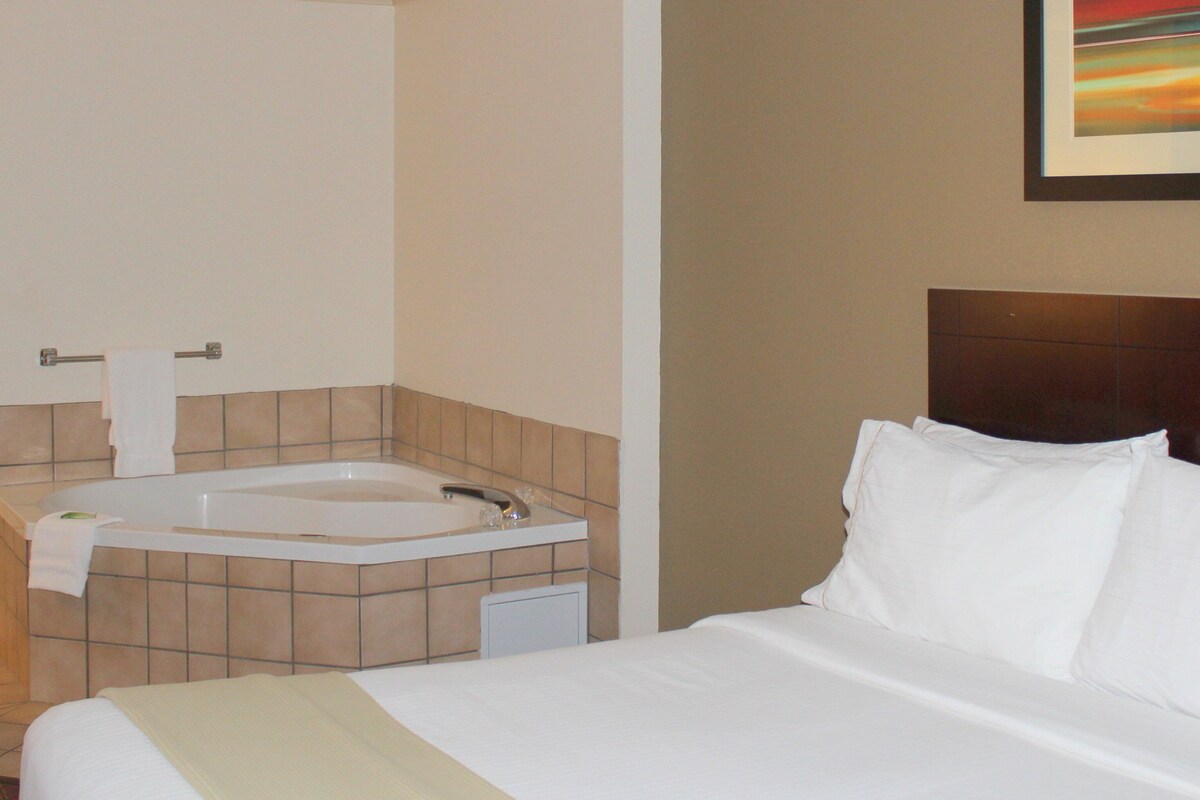 In-room safe, desk, iron/ironing board, cribs (surcharge)