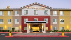 A multi-story hotel with a prominent entrance, featuring a sign for 'Towneplace Suites by Marriott.' - TownePlace Suites by Marriott San Pablo (San Pablo)