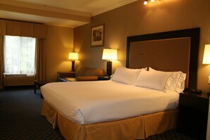 1 bedroom, premium bedding, desk, blackout drapes