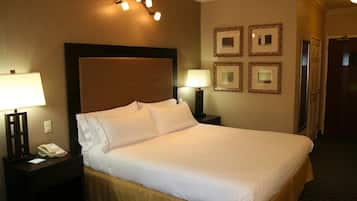 Literie de qualité supérieure, bureau, rideaux occultants