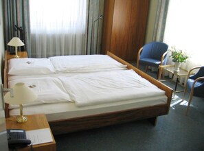 Egyptian cotton sheets, premium bedding, minibar, in-room safe