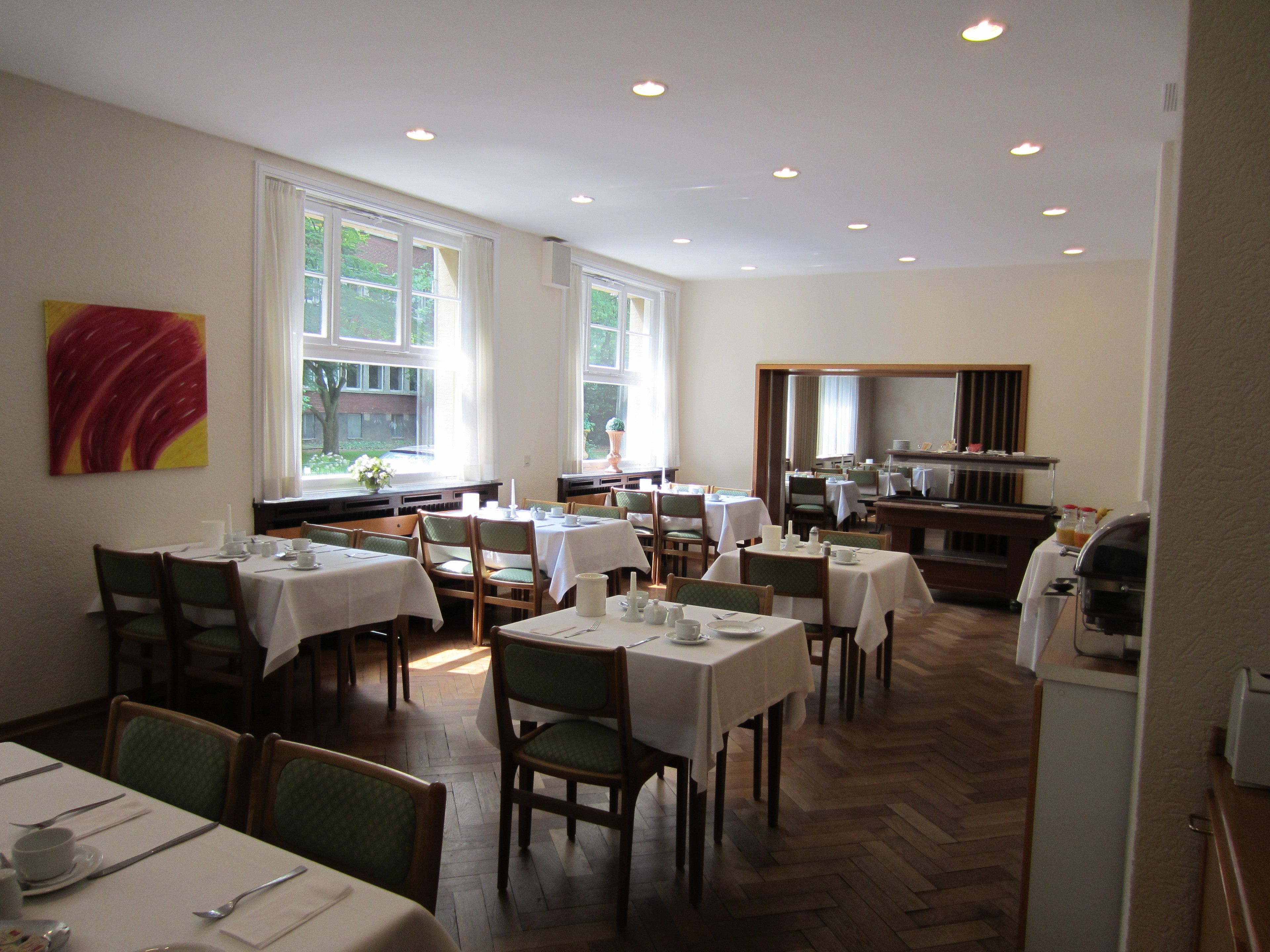 Tägliches Frühstücksbuffet gegen Gebühr