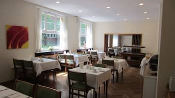 Tägliches Frühstücksbuffet gegen Gebühr