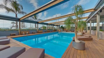 Outdoor pool, sun loungers