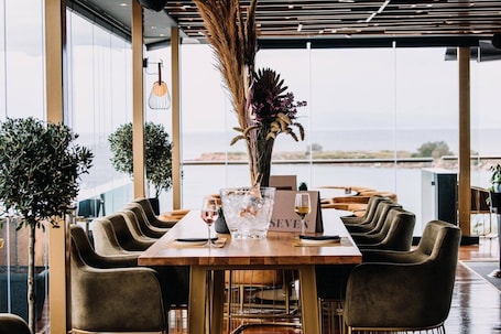 2 restaurantes, cocina mediterránea