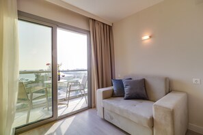 Executive Suite, Sea View | Select Comfort beds, in-room safe, desk, soundproofing