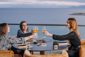 2 restaurants, spécialités Cuisine méditerranéenne