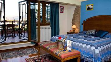 Double Room | Minibar, in-room safe, desk, soundproofing