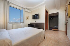 Double Room | 1 bedroom, minibar, in-room safe, desk