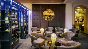 Cocktail bar