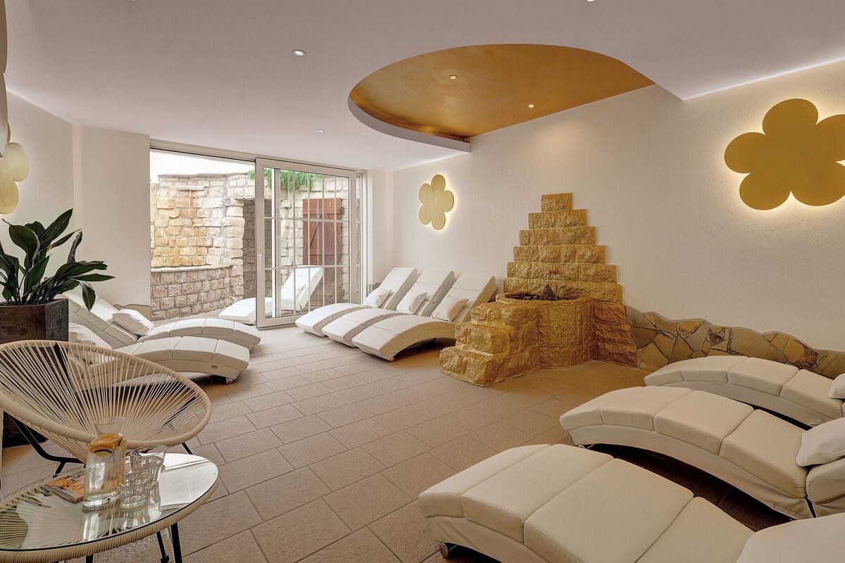 couples treatment room(s), sauna, hot tub, steam room, body treatments