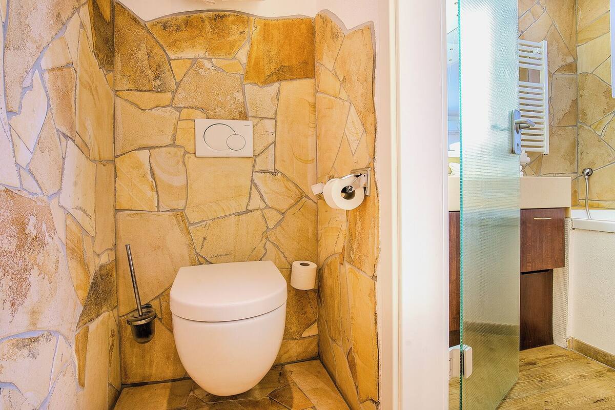 double room, 1 queen bed, non smoking (life) | bathroom | hair dryer, bathrobes, slippers, towels