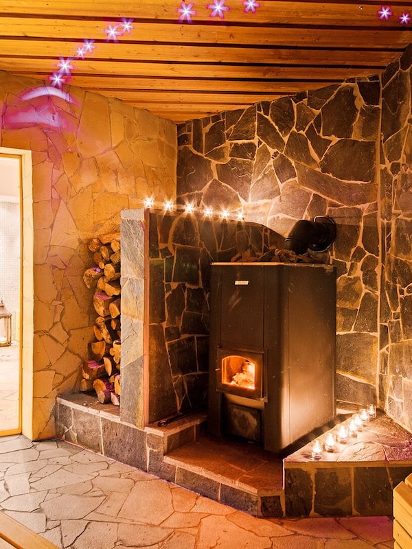 Couples treatment rooms, sauna, hot tub, steam room, body treatments