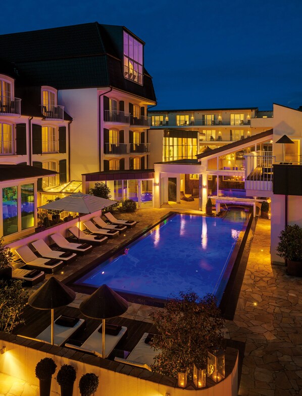 ด้านหน้าที่พัก - ตอนเย็น/กลางคืน