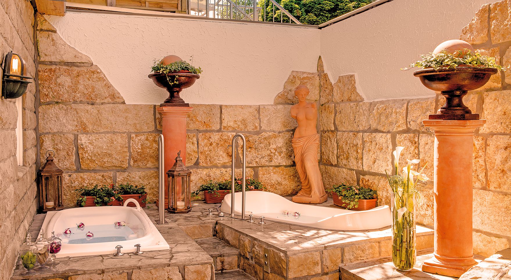 couples treatment room(s), sauna, hot tub, steam room, body treatments